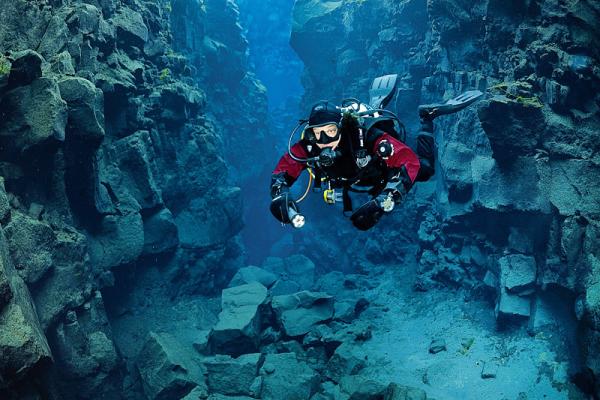 Szárazruhás-búvár – Dry Suit Diver | Neptun Dive Center